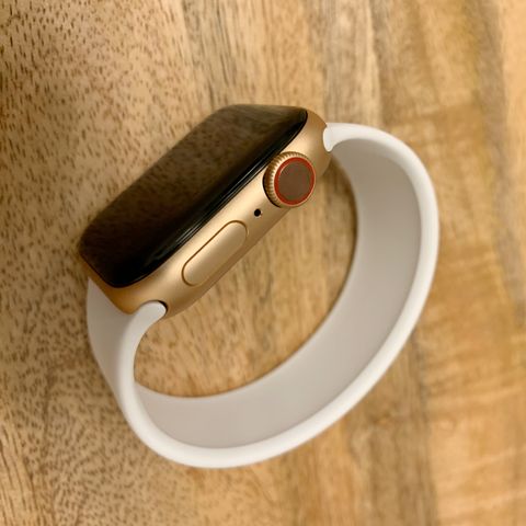 apple watch series 6 with white solo loop