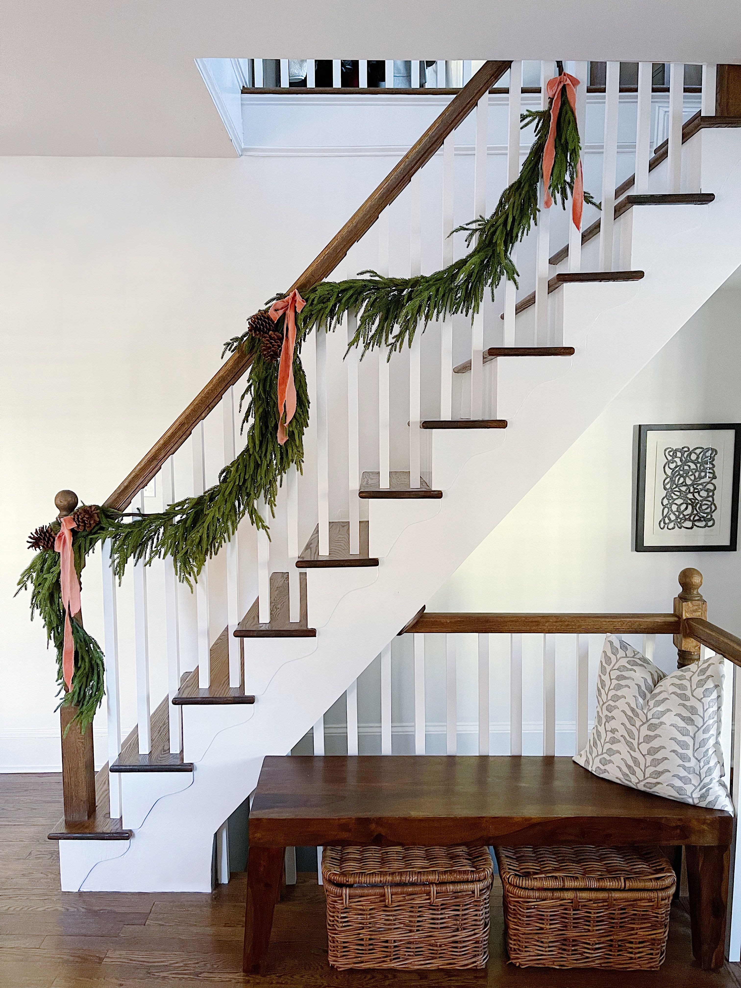 38 Christmas Stairway Decor Ideas That Epitomize Elevated