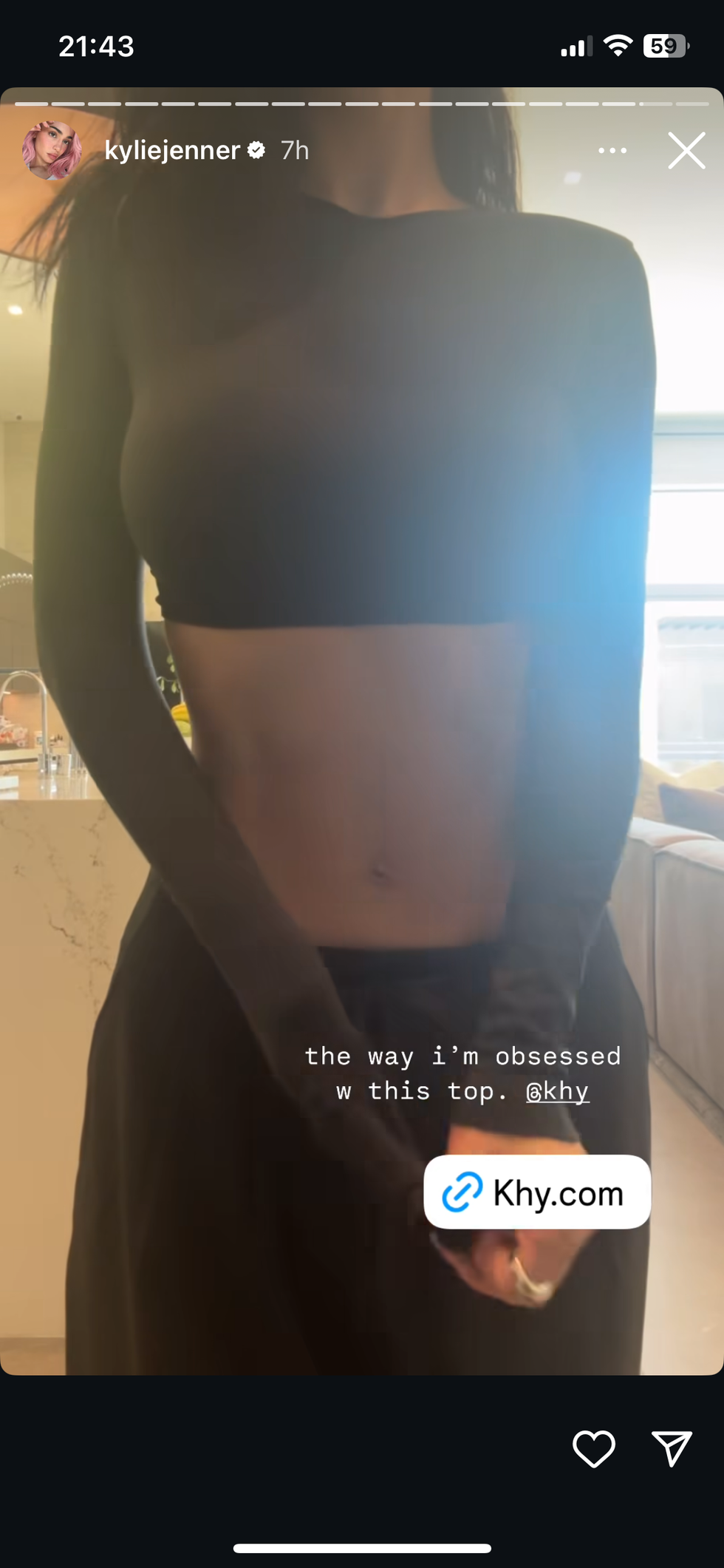 kylie jenner showing her outfit
