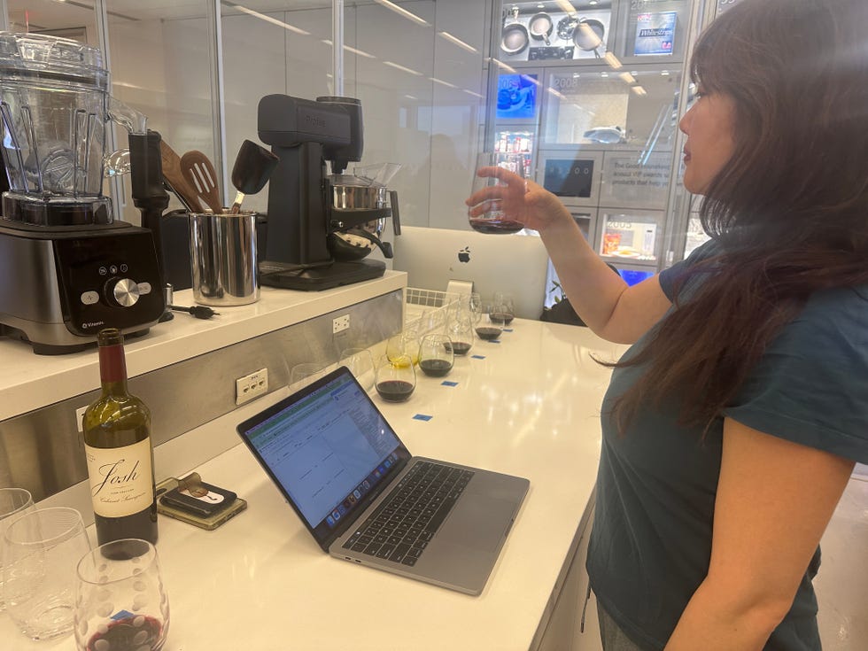 testing stemless wine glasses