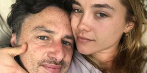 florence pugh and zach braff cuddled on a couch, taking a selfie together
