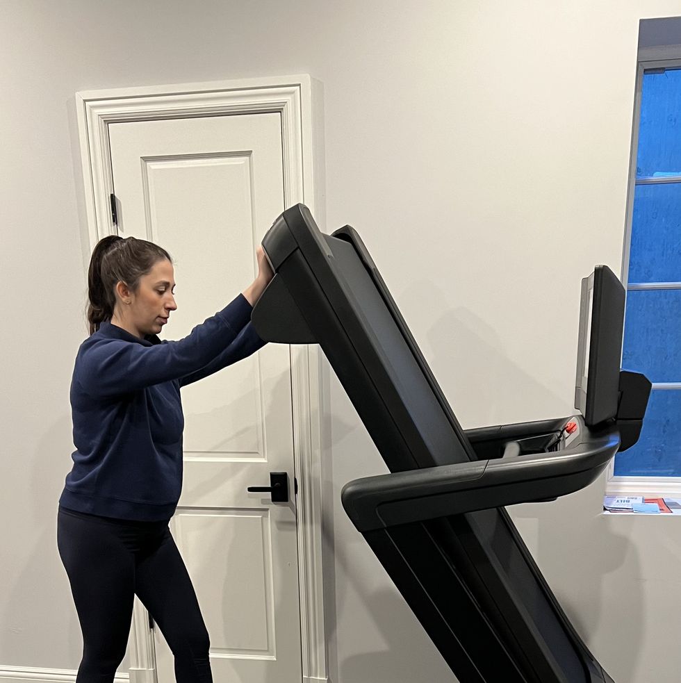 sassos folding the nordictrack 1750 commercial treadmill