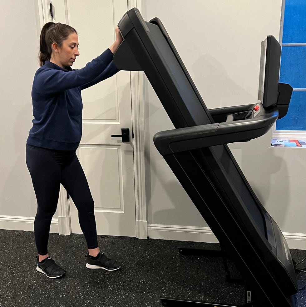 sassos folding the nordictrack 1750 commercial treadmill