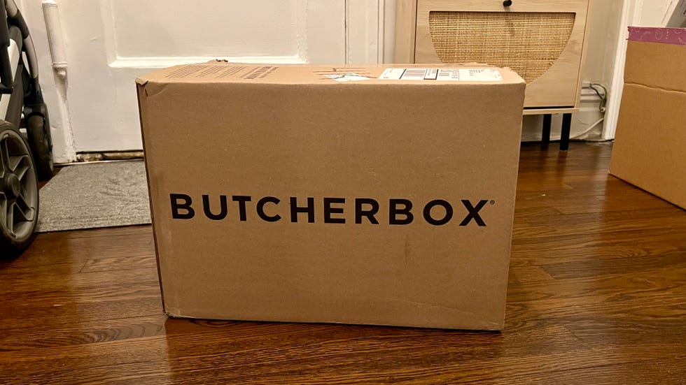 sassos unboxing a butcherbox delivery in her home