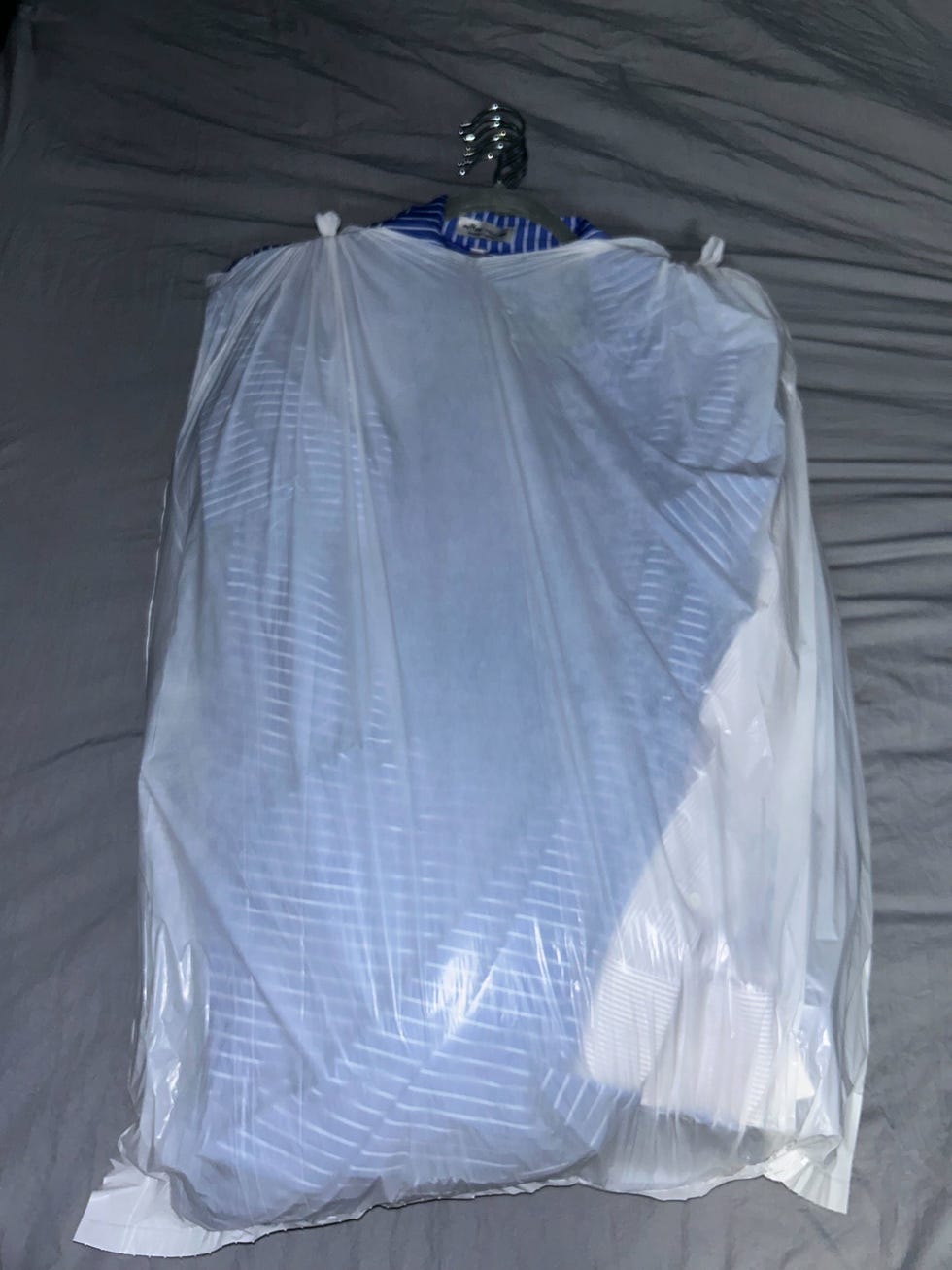 keep clothes on hangers while moving packing tips