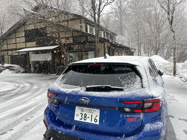 スバル「レヴォーグ」で、長野県・戸隠に雪山ドライブ！