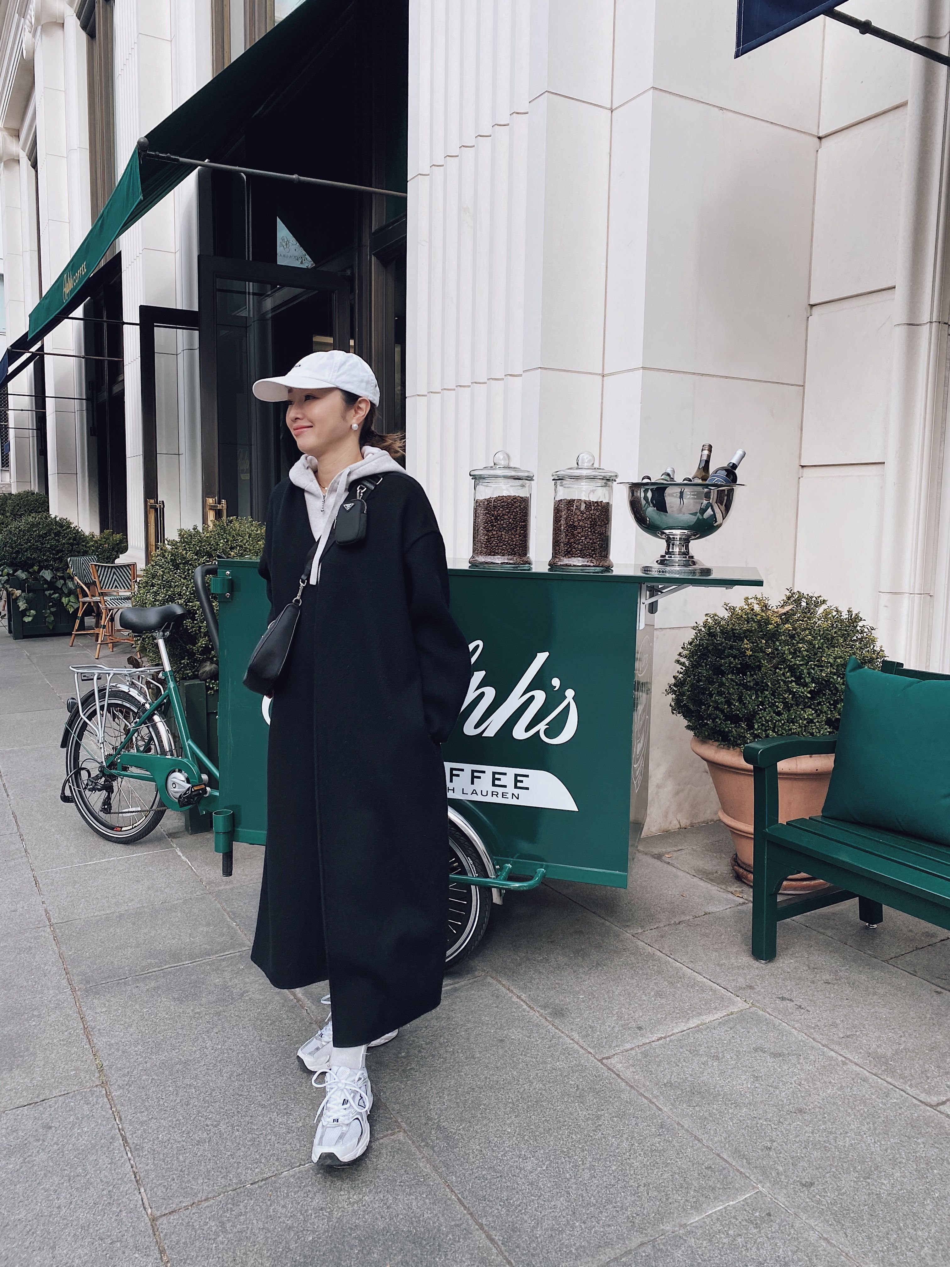 翁安芸さんのファッションTIPS】黒コートが主役!おしゃれな休日 翁安芸さんのファッションTIPS】黒コートが主役!おしゃれな休日