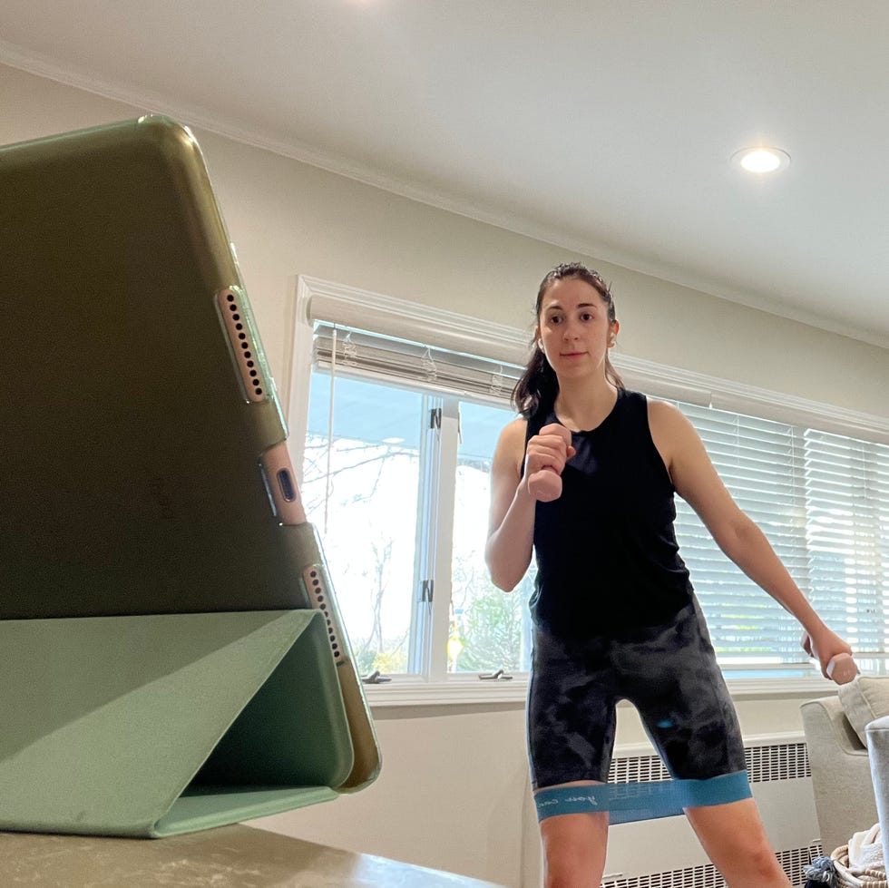 Sassos testing Alo Moves workout app in her home sassos testing alo moves workout app in her home