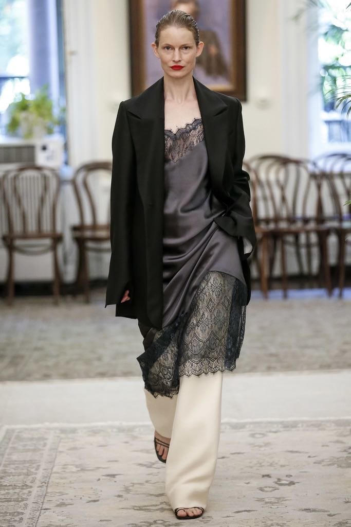 Fashion model, Fashion, Clothing, Fashion show, Runway, Street fashion, Haute couture, Outerwear, Shoulder, Fashion design, 