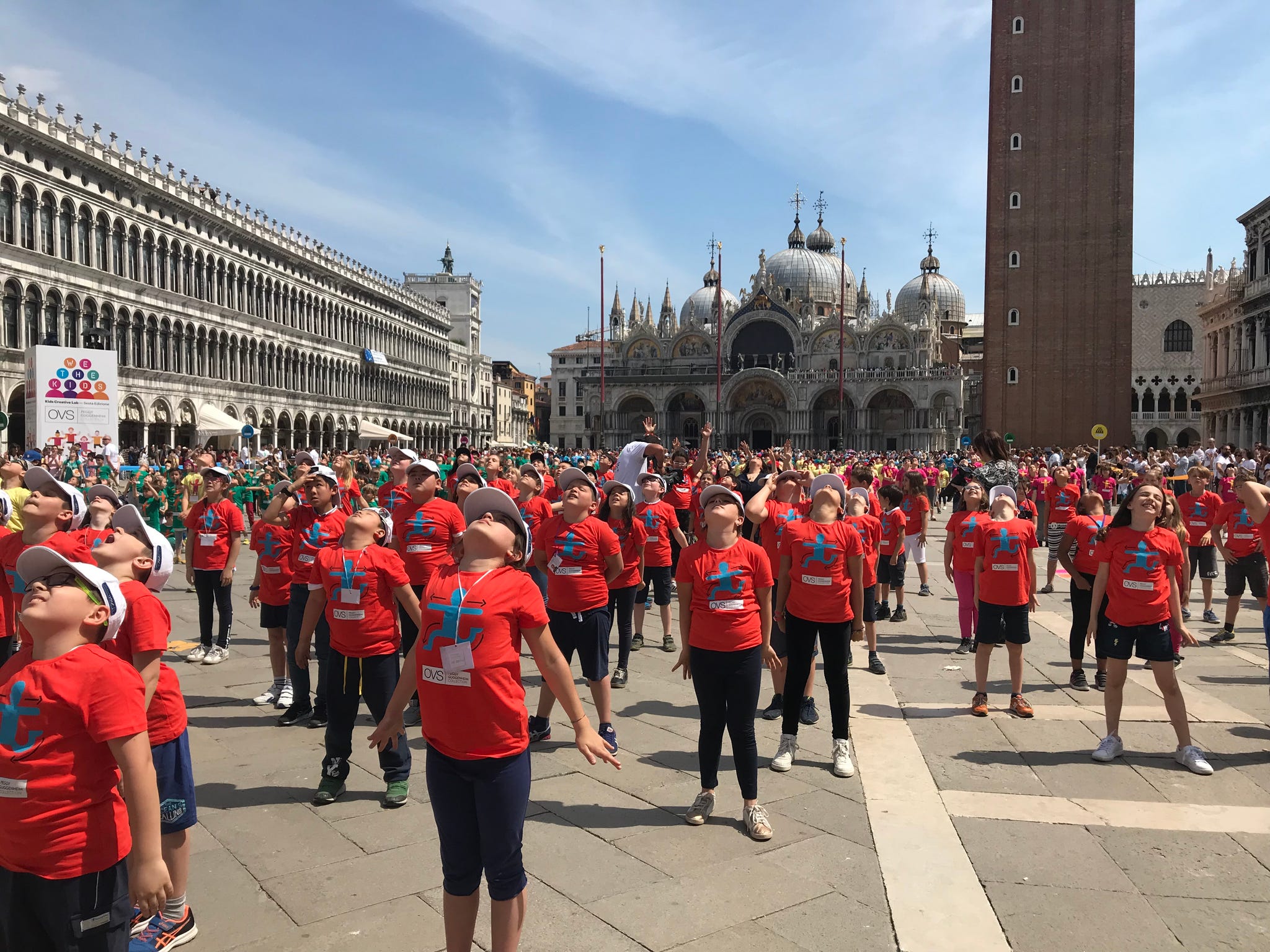 Un momento della performance We the Kids in piazza San Marco a Venezia