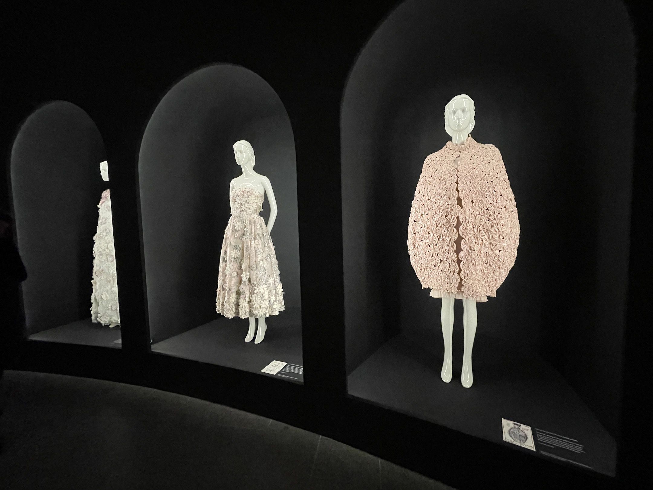 シャネルを率いた天才デザイナー、カール・ラガーフェルド展から