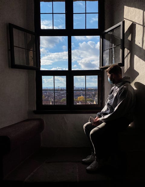 De Festung Hohensalzburg de grootste burcht van MiddenEuropa dat intact bewaard is gebleven biedt een prachtig 360opanorama over de stad Salzburg Sinds het uitbreken van de pandemie hebben mijn partner en ik elkaar ruim een halfjaar niet gezien Toen Duitsland weer toestond dat stelletjes elkaar konden opzoeken konden we elkaar weer zien en in die tijd zijn we naar Oostenrijk gereden vertelt fotografe Ester Ruth Mbabazi Door de maatregelen tegen COVID19 kwamen we niet verder dan Salzburg maar we wilden eigenlijk naar Wenen Ontdek 25 spectaculaire kastelen waarin je kunt overnachten