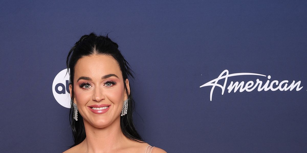 Katy Perry's Legs Look Seriously Toned In A Corset Dress