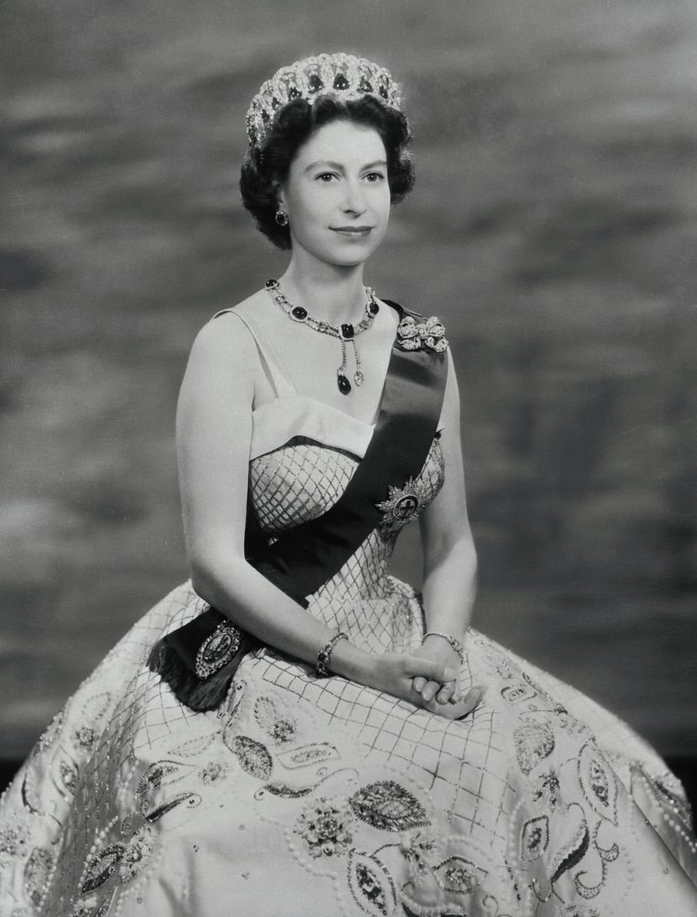 queen elizabeth posing in royal attire