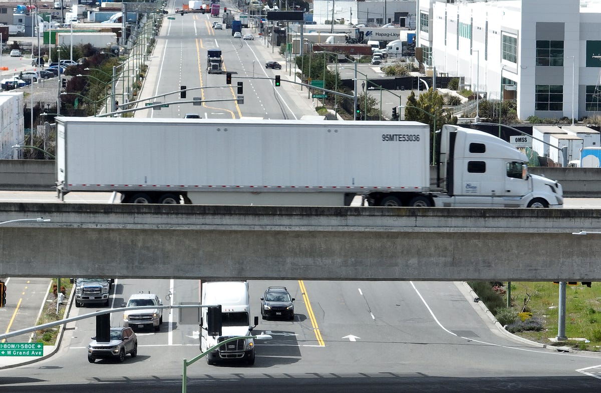 california to require half of heavy trucks sold to be electric by 2035