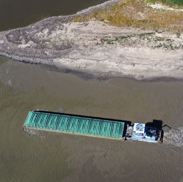 drought in mississippi river basin slows down vital barge traffic