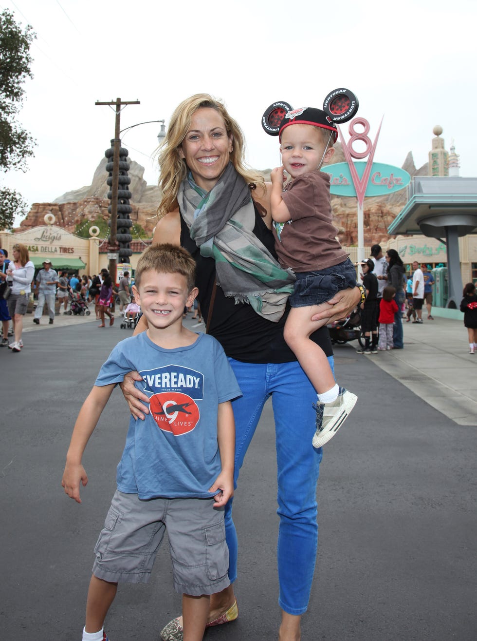 sheryl crow and sons visit disneyland