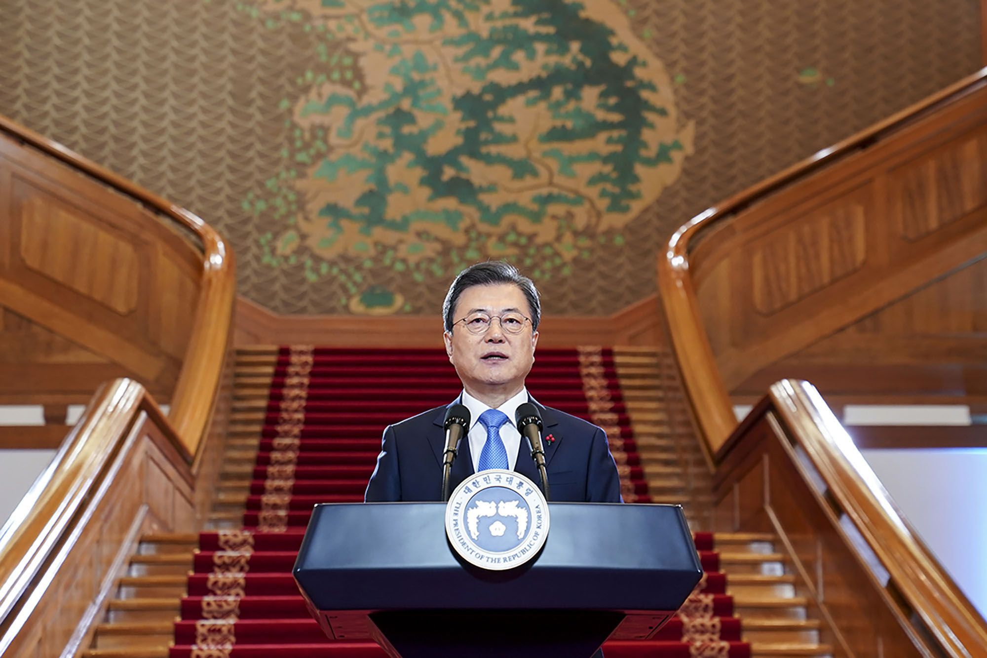 　south korean president moon jae in delivers new year's address　