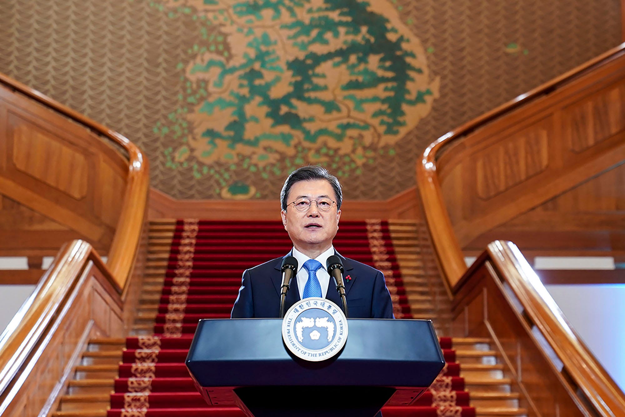 　south korean president moon jae in delivers new year's address　