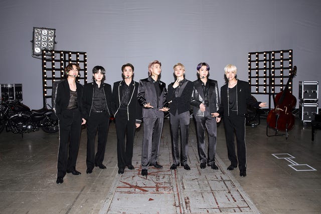 BTSビルボード写真集　全メンバーポスター付き 光文社]『billboard BTS limited-edition box』 | KOBUNSHA