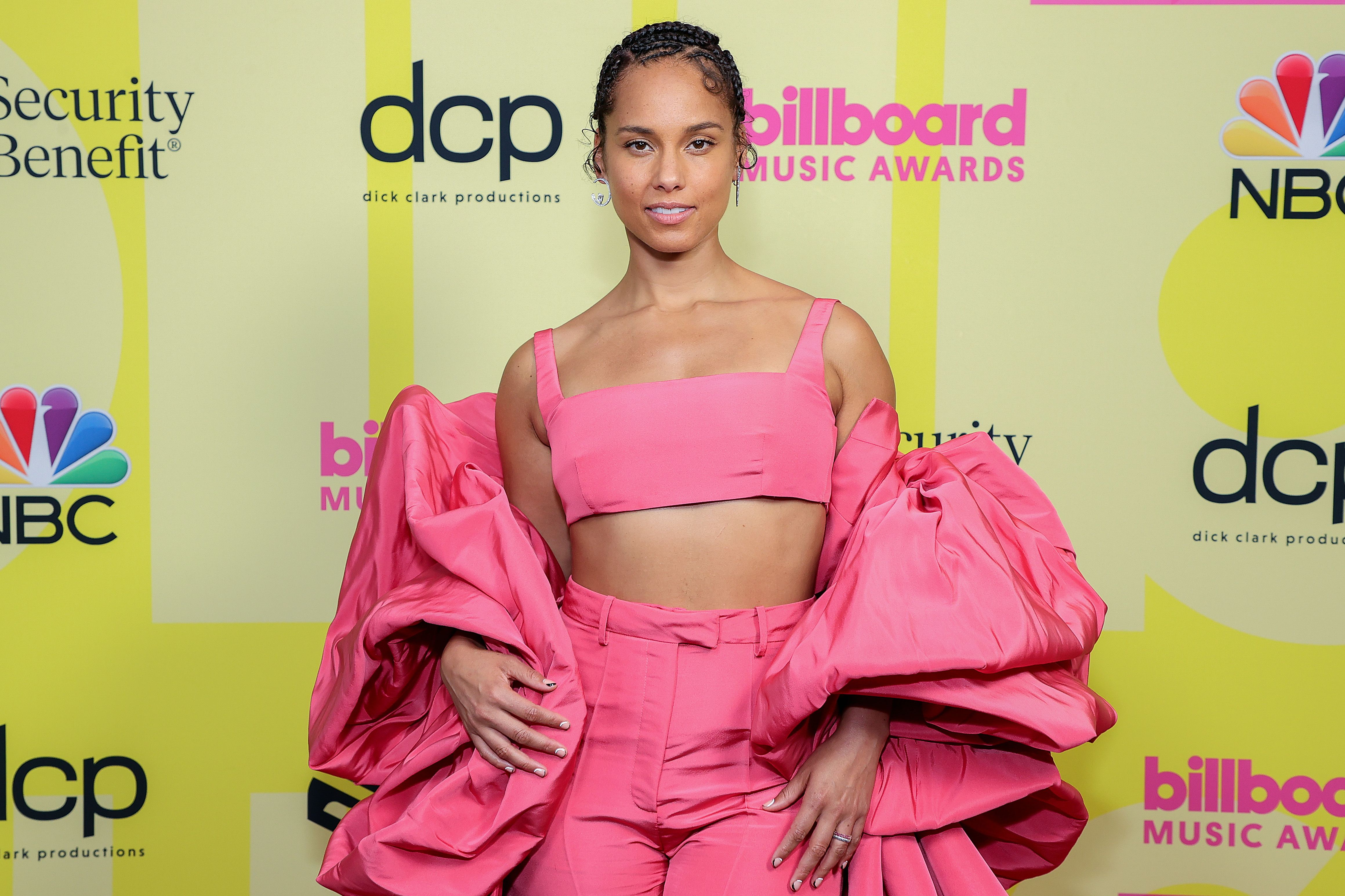 Alicia Keys Slays With Ultra-Toned Abs In A Bra Top In IG Tour Pic