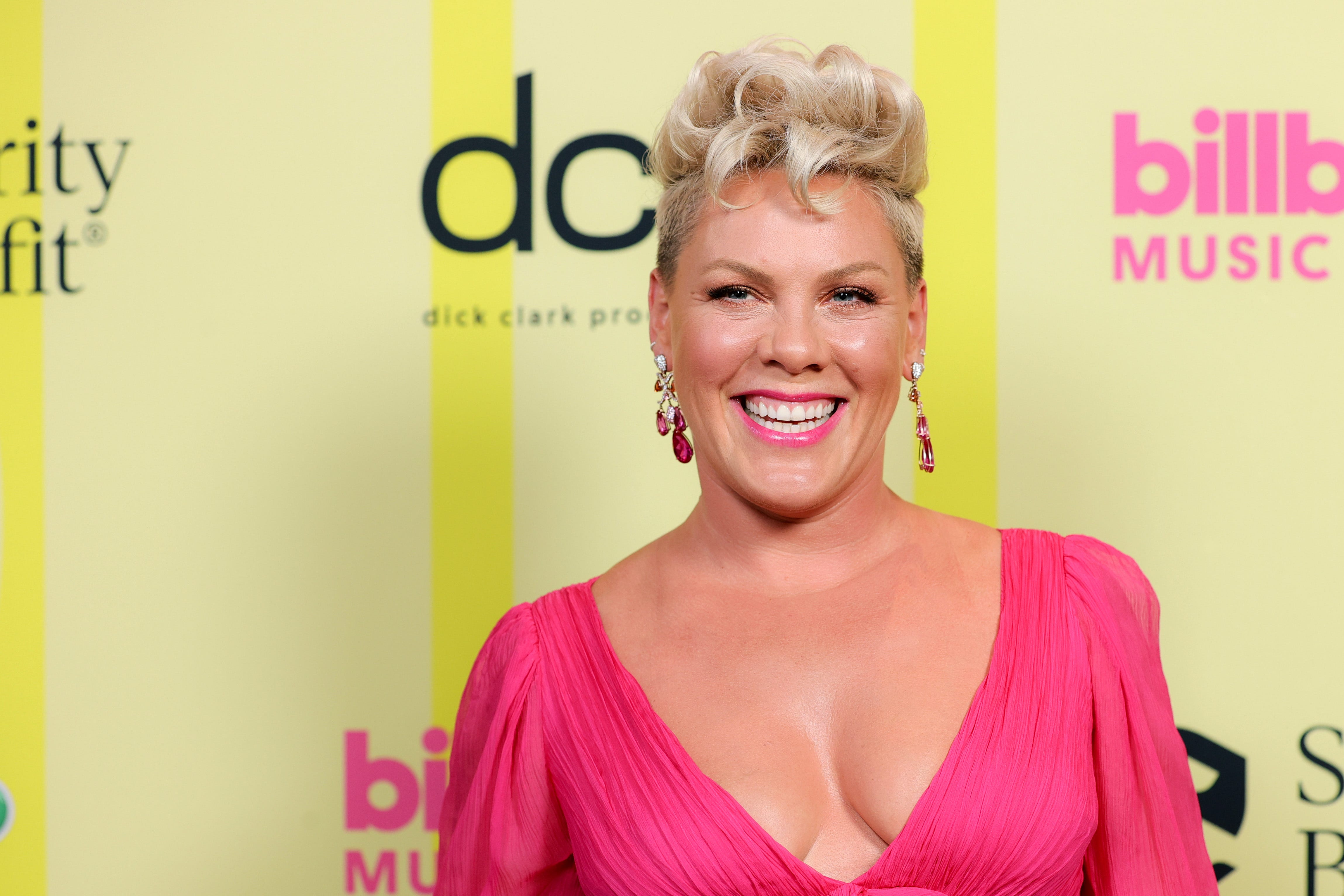 Pink Just Posted a Bikini Photo, and She's All Kinds Of Sculpted