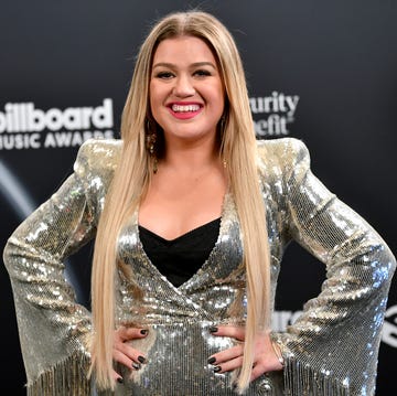 kelly clarkson 2020 billboard music awards backstage