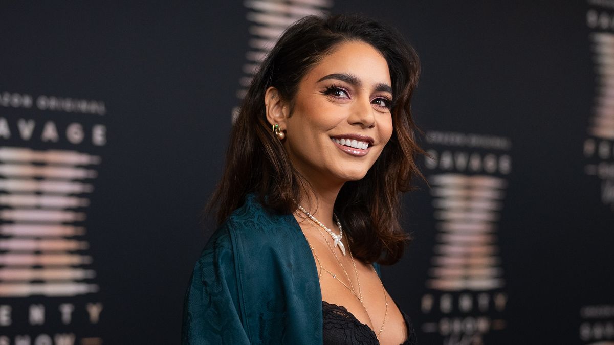 preview for Vanessa Hudgens' Nighttime Skincare Routine
