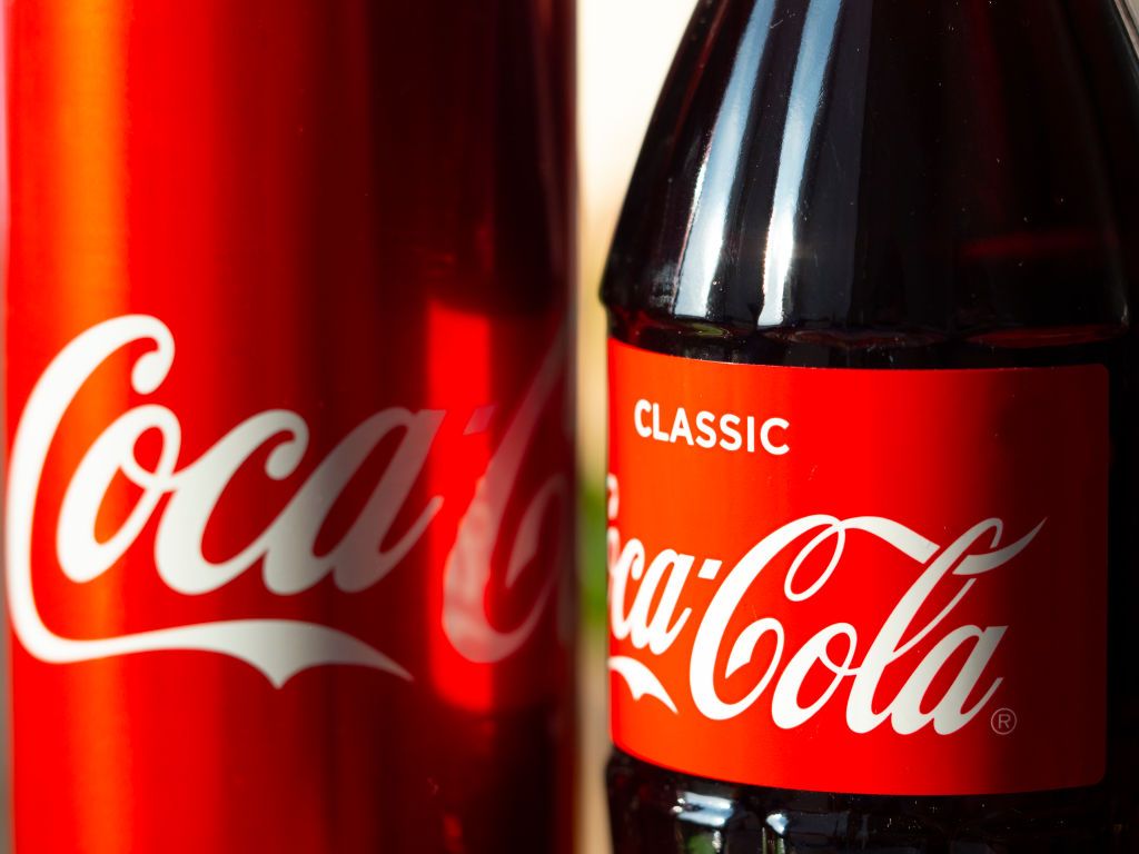 コカ・コーラの色はなぜ赤いの？」、コークレッドについての歴史