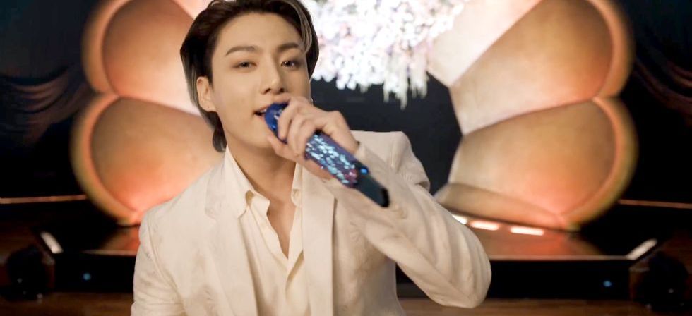 BTS ジョングク フェイクマネー完売しました^ ^ BTS ジョングクのセンイル広告がYouTubeやTikTokなどのSNSで配信