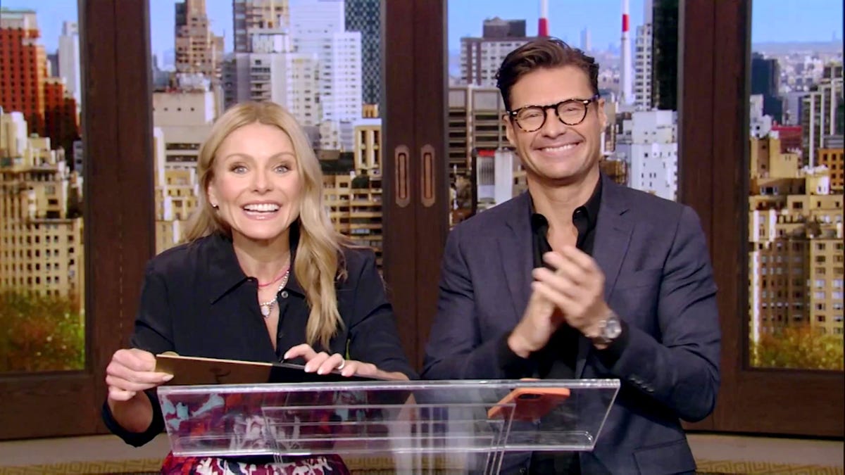 Kelly Ripa Debuted a New Haircut on Live Just Now! You Like?