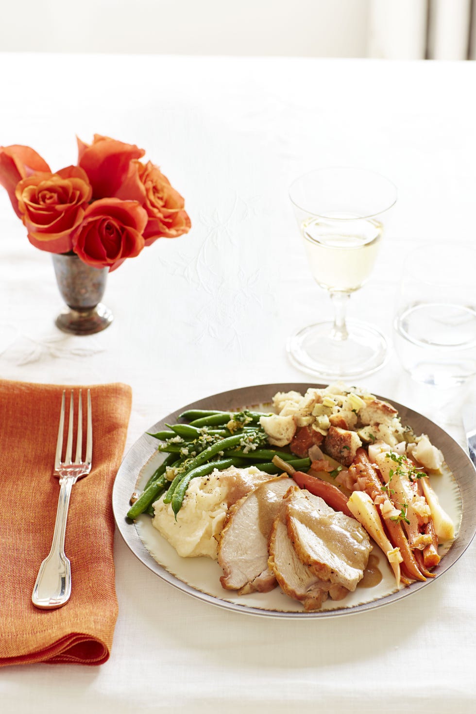 thanksgiving dinner plate with turkey, green beans, mashed potatoes and carrots