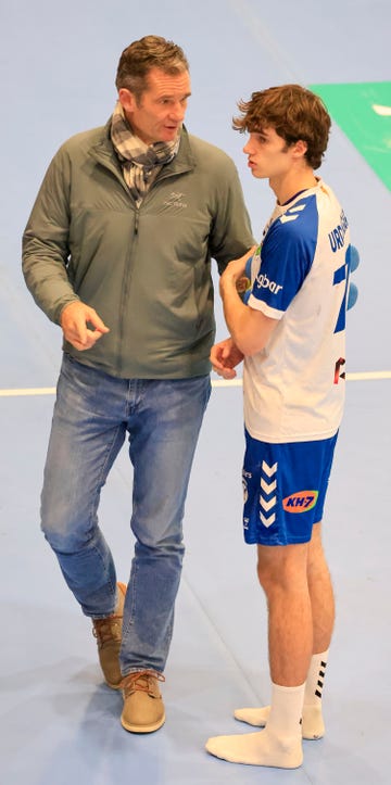 inaki urdangarin, vestido con vaqueros y chaqueta, y su hijo pablo urdangarin con equipacion deportiva