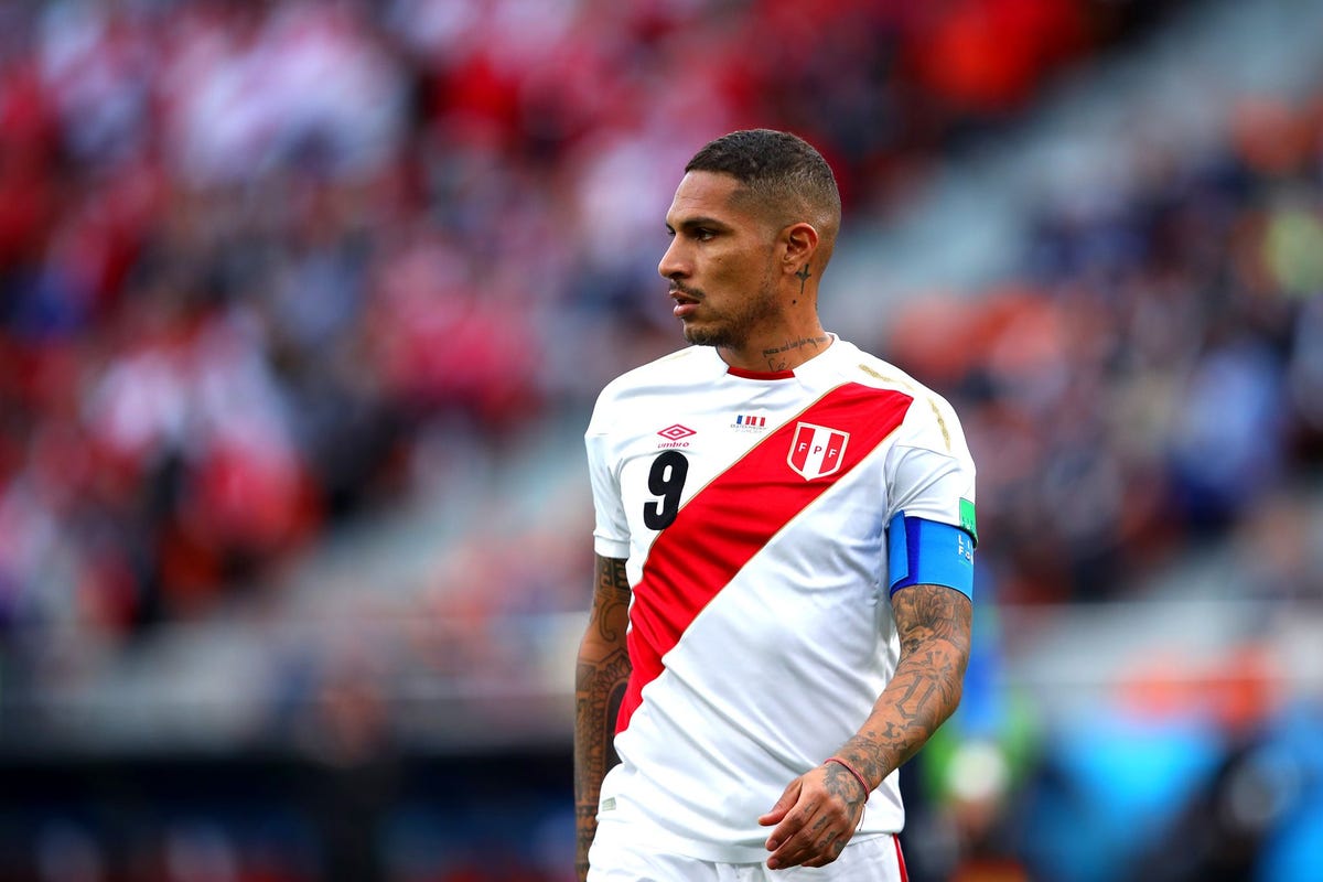 Paolo Guerrero in actie tijdens de in Rusland gespeelde WKwedstrijd tussen Frankrijk en Peru op 21 juni 2018