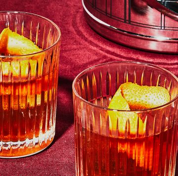 Drink, Campari, Old fashioned, Negroni, Alcoholic beverage, Old fashioned glass, Sazerac, Distilled beverage, Punch, Whiskey sour, 