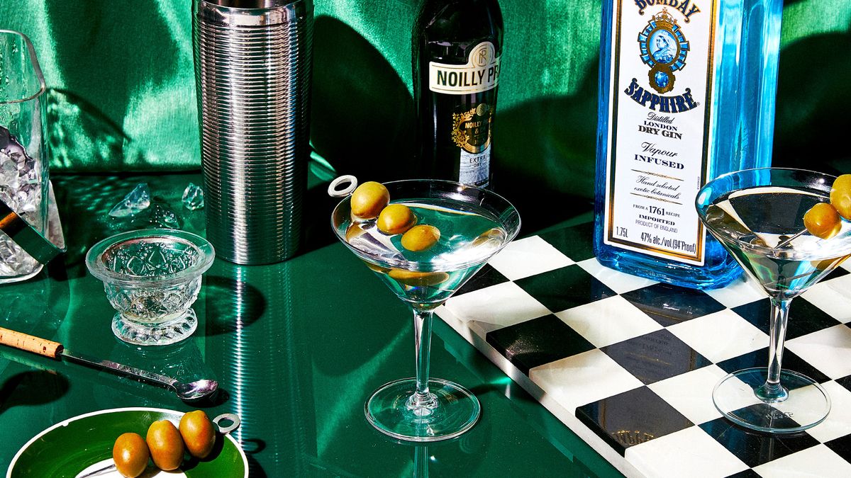 Best Classic Martini Recipe - How to Make the Perfect Martini Cocktail