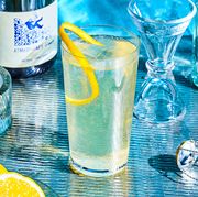 Drink, Lemon-lime, Distilled beverage, Alcoholic beverage, Gin and tonic, Liqueur, Spritzer, Highball glass, Lemonade, Vodka and tonic, 
