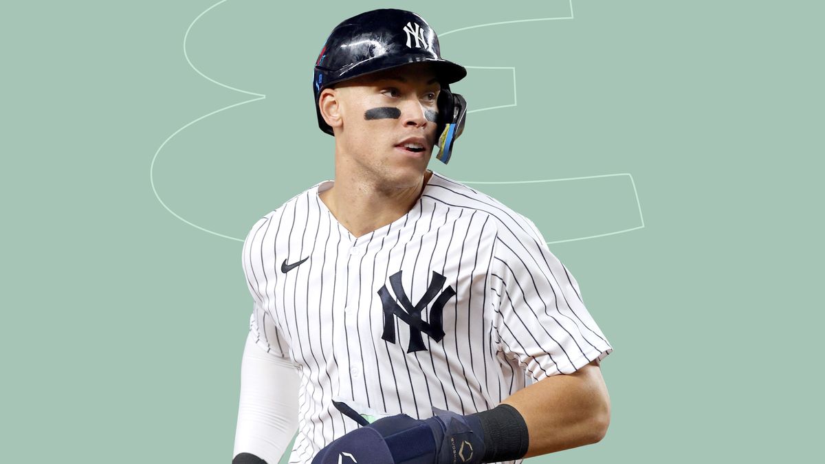 Aaron Judge hits his 62nd home run, setting a new American League record 