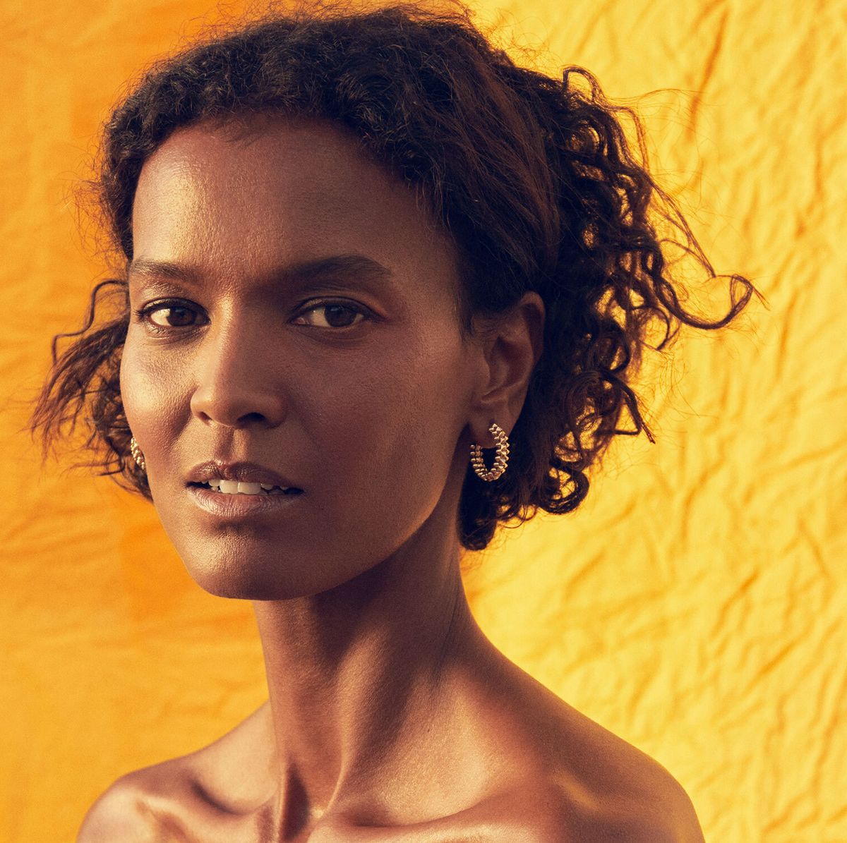 The 5 pieces that a woman should always have in her wardrobe according to  top model Liya Kebede