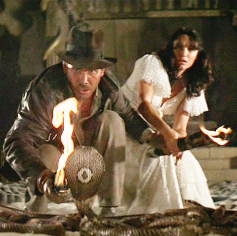 ลอสแองเจลิส 12 มิถุนายนภาพยนตร์เรื่องอินเดียนาโจนส์และผู้บุกรุกแห่งอาร์คที่หายไปหรือที่รู้จัก Allen As Marion Ravenwood เปิดตัวละครเริ่มต้นวันที่ 12 มิถุนายน 1981 การจับภาพหน้าจอ Paramount Picture โดย CBS ผ่าน Getty Images ในภาพยนตร์ Indiana Jones ตามลำดับ