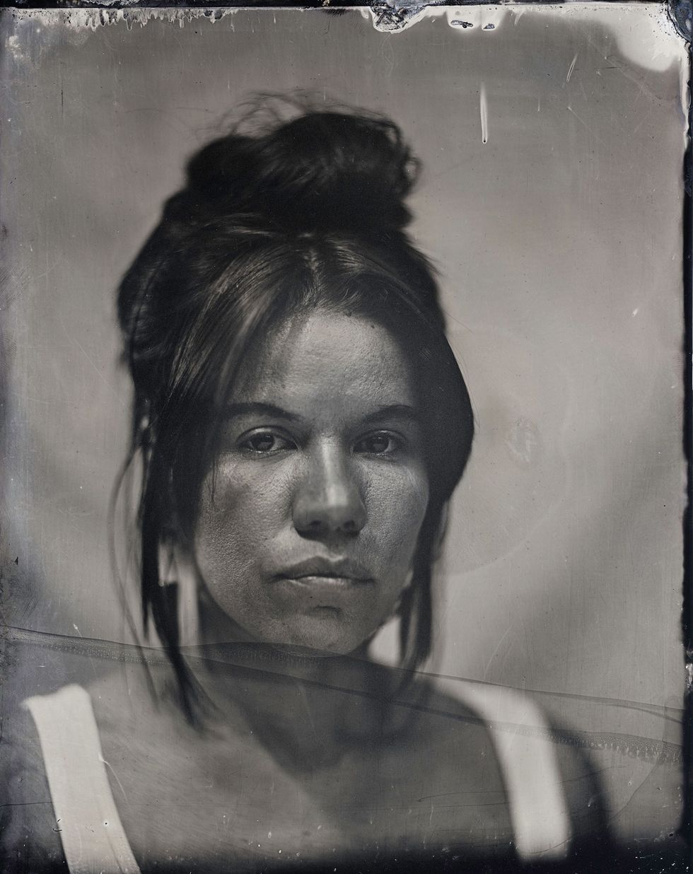 Amber Morningstar Byars een Choctawkunstenaar en activist studeerde onlangs af aan het Institute of American Indian Arts en wil inheemse gemeenschappen op een gedreven manier recht doen