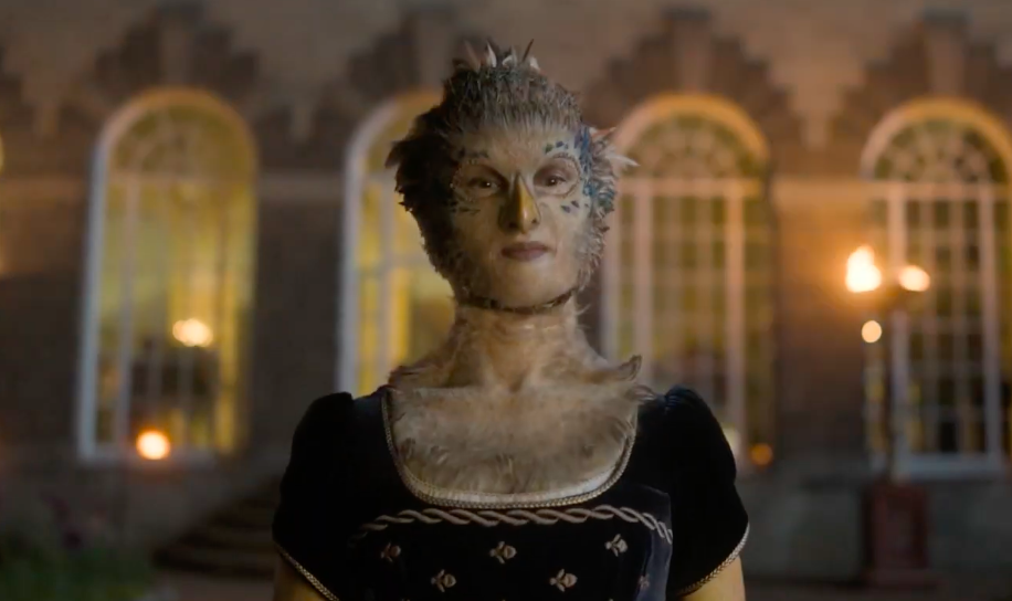 Indira Varma, die Herzogin im Doctor Who-Trailer der Serie 14
