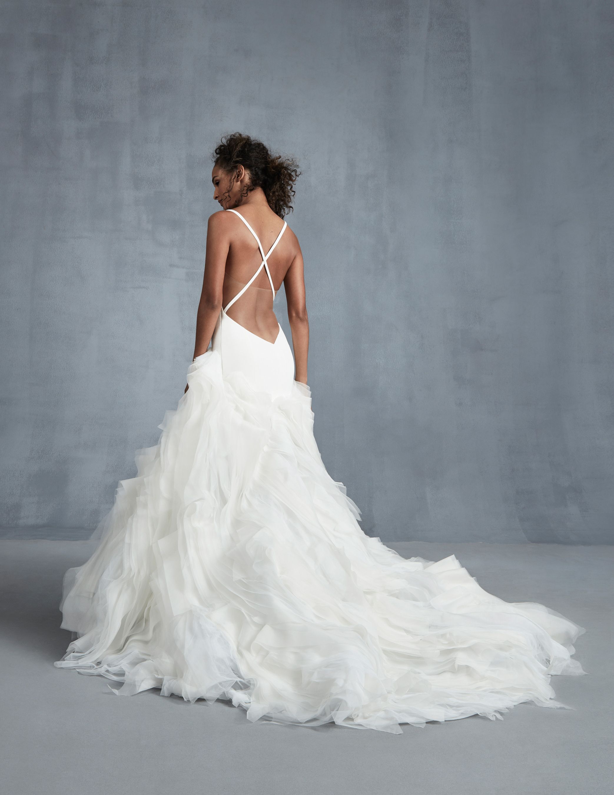 イネス・ディ・サント2021FALLコレクション|ELLE mariage [エル イネス・ディ・サント2021FALLコレクション|ELLE mariage [エル