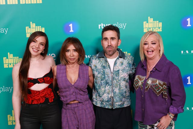 ines hernand, maria patino, aitor albizua y belen esteban posan juntos en la fiesta de presentacion de la familia de la tele