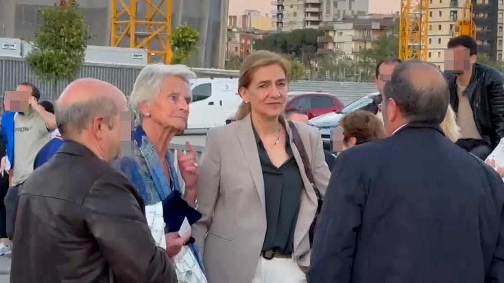 la infanta cristina y su ex suegra, claire liebaert juntas y de la mano en barcelona