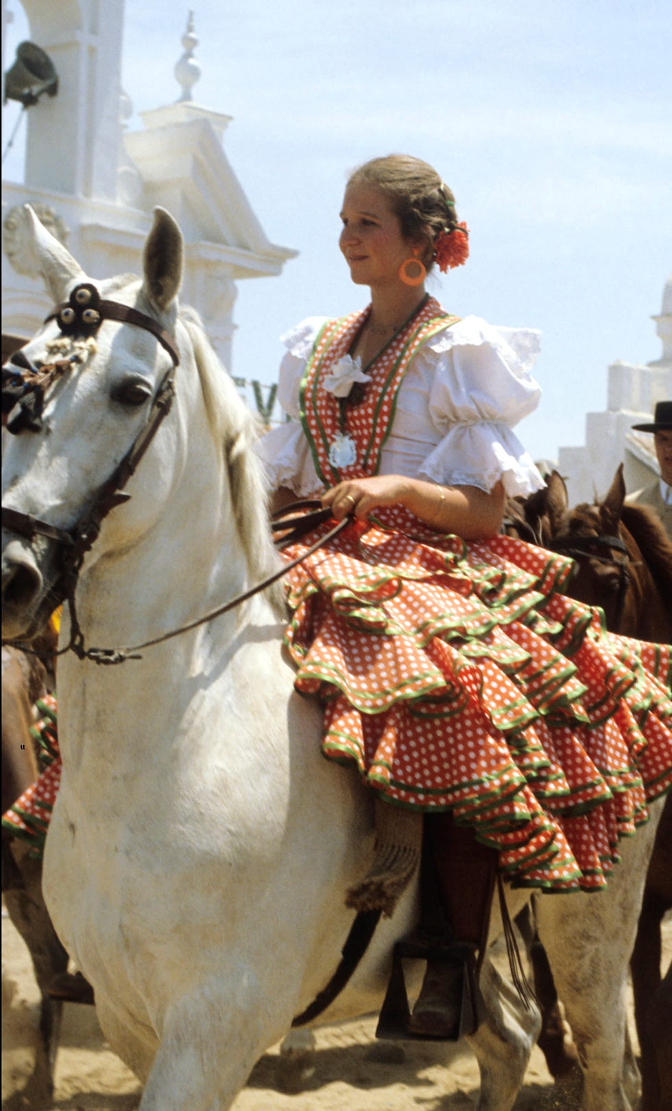 la infanta elena en una imagen de 1984 haciendo el camino de el rocio