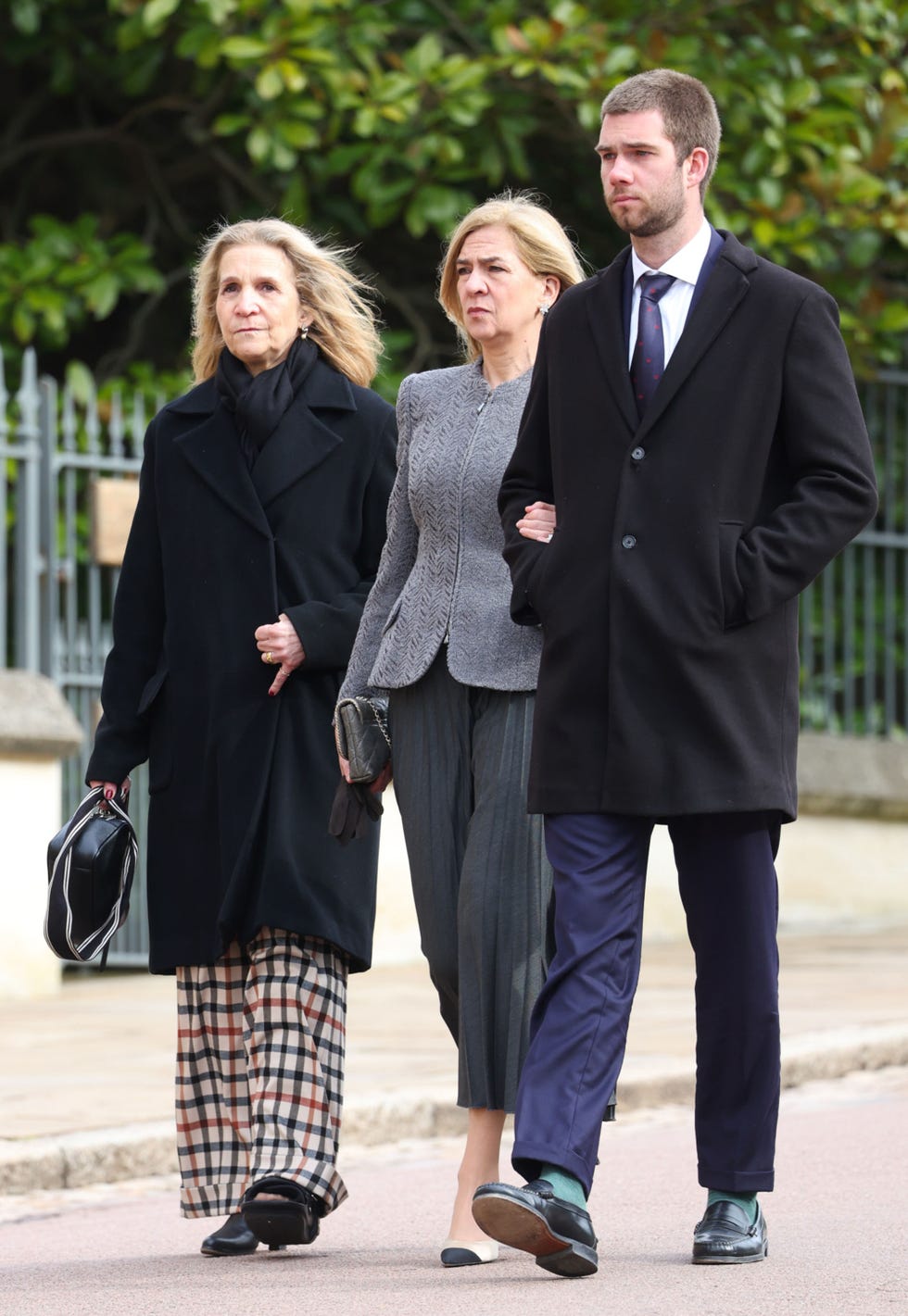 las infantas elena y cristina con juan urdangarin en la misa homenaje a constantino de grecia en londres
