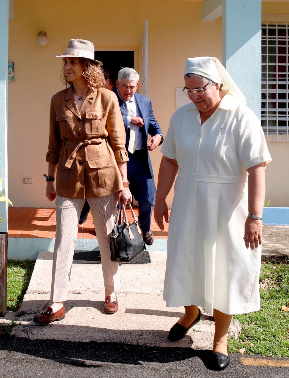 La Infanta Elena en un viaje solidario por Puerto Rico