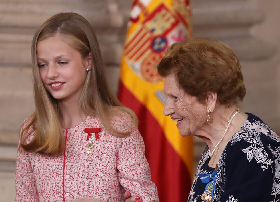 Las Infantas Sofía y Leonor en la imposición de las medallas al Mérito Civil