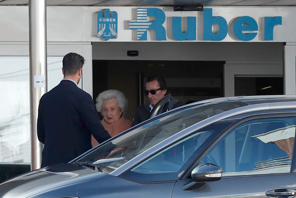 hermana del rey Juan Carlos, infanta Pilar, La infanta Pilar recibe el alta tras ser operada de urgencia, La infanta Pilar recibe el alta, La infanta Pilar ya descansa en casa tras su operación